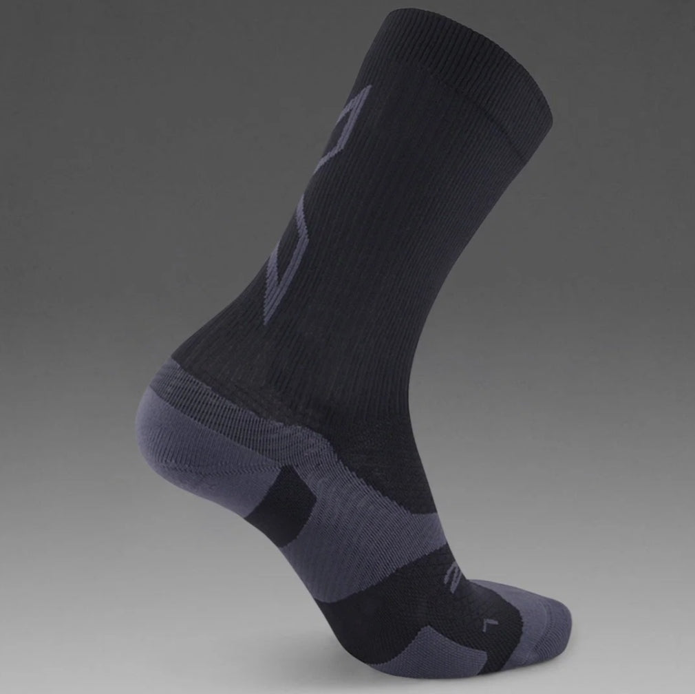 2XU Unisex Vectr Light Cushion Crew Socks — Black/Titanium
