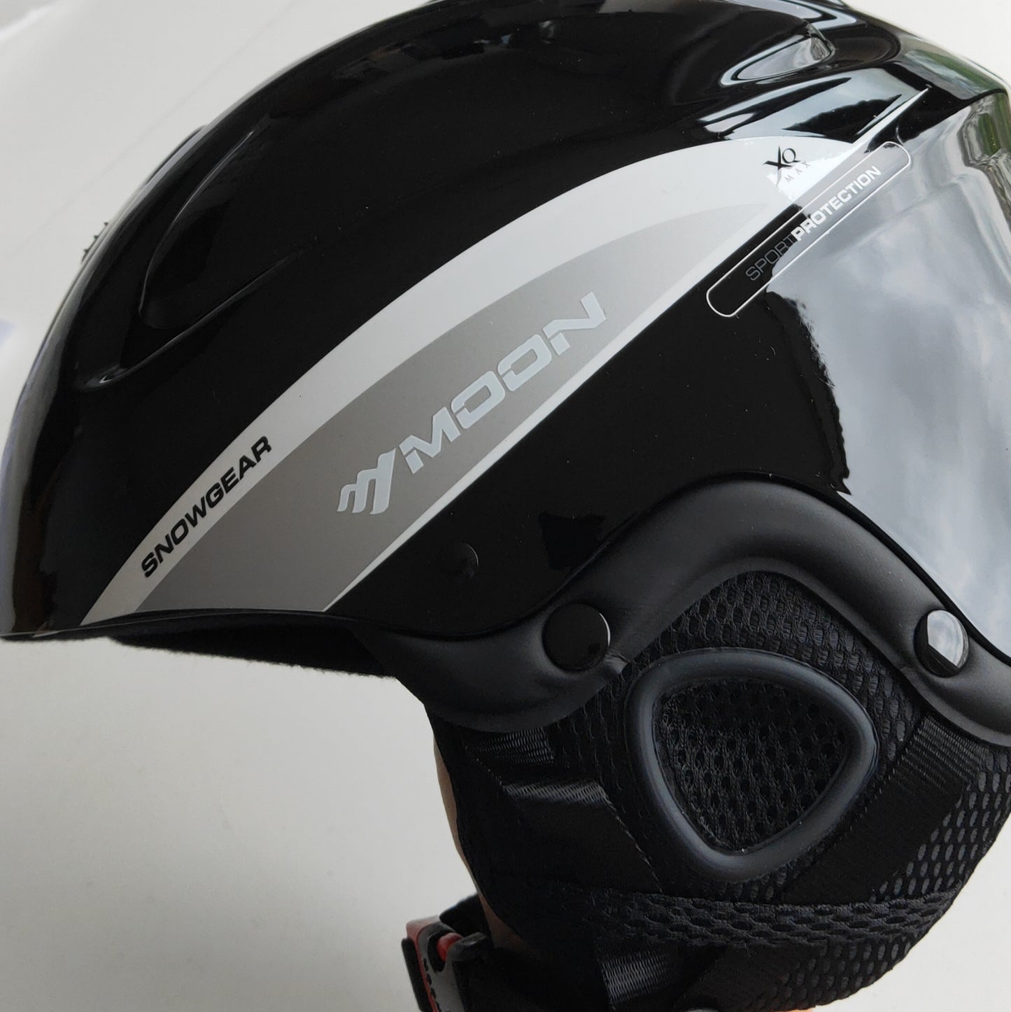 Moon Ski Helmet Ultralight Extreme Sports Snow Skiing Snowboard Skateboard Helmet Size 52-64 cm